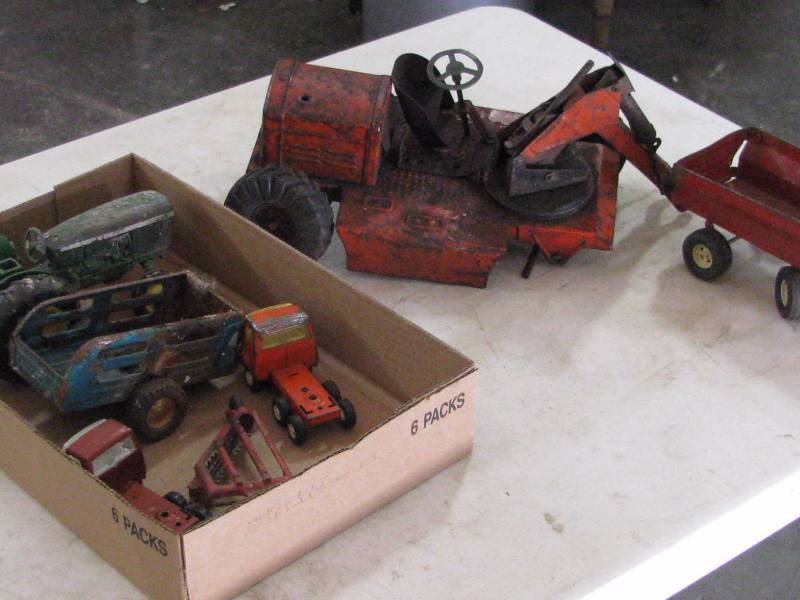 lot 67 image: Pressed Metal Toys