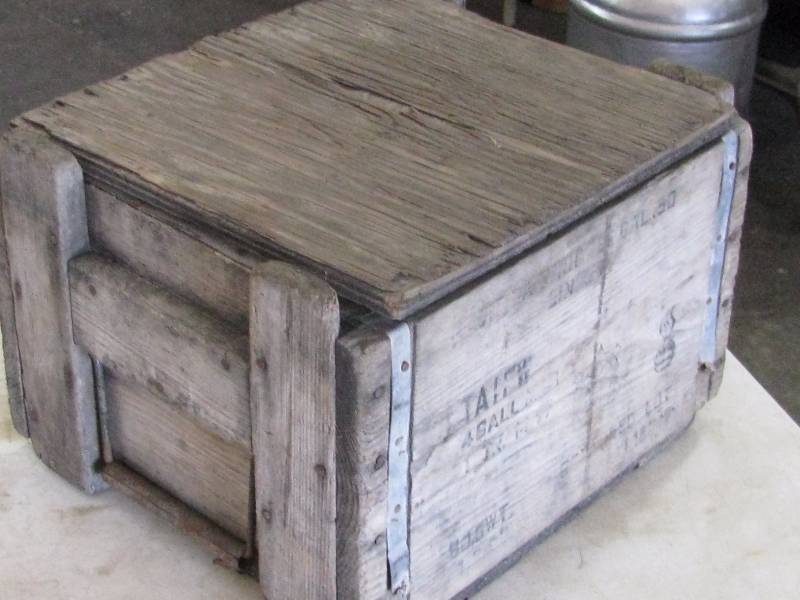 lot 79 image: Wood Ammo Box