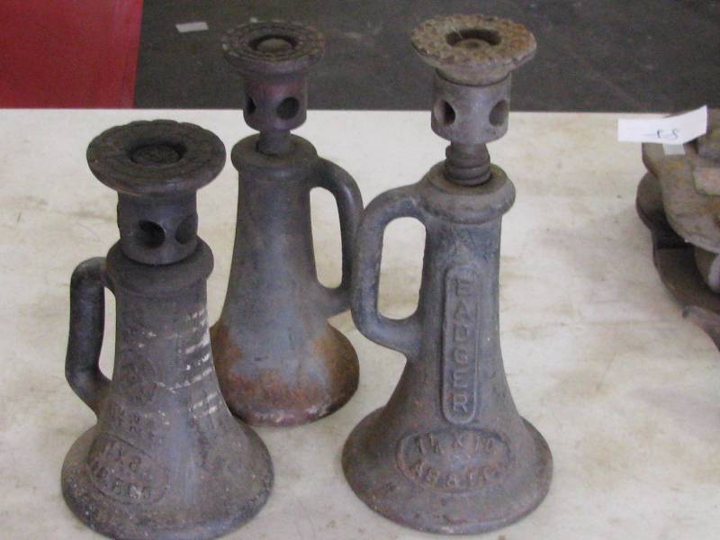 lot 93 image: Screw Jacks