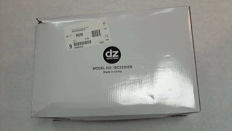 lot 2500 image: Digital Zone Bluetooth CD Boombox with FM Tuner