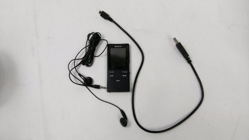 lot 2483 image: Sony 4 GB Walkman Audio player Black