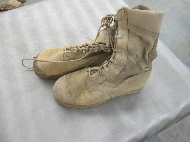 lot 3 image: Desert Tan Suede Military Boots - 3...