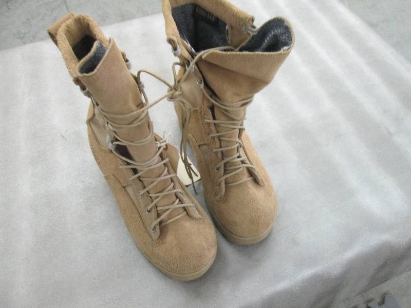 lot 9 image: Desert Tan Suede Military Boots Gor...