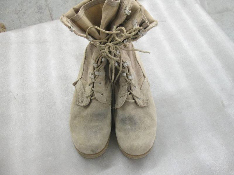 lot 10 image: Desert Tan Suede Military Boots - 3...
