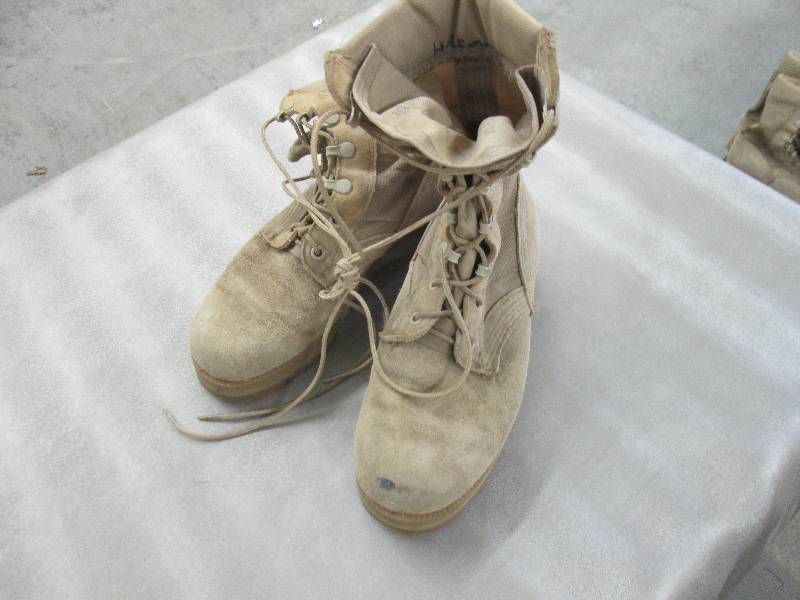 lot 38 image: Desert Tan Suede Military Boots - 3...