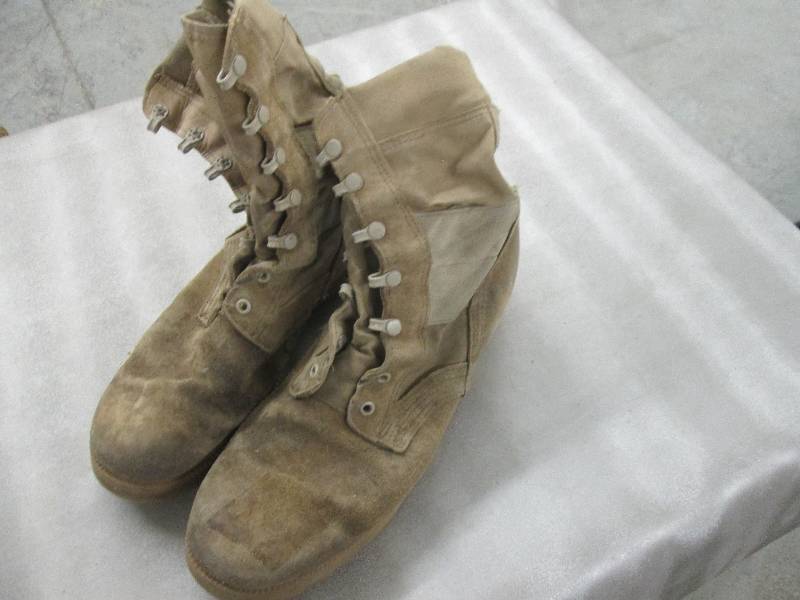 lot 69 image: Desert Tan Suede Military Boots - 1...