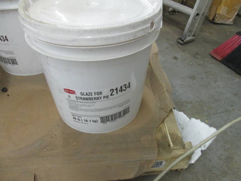lot 76 image: 40 lb Bucket of Richs Glaze for St...