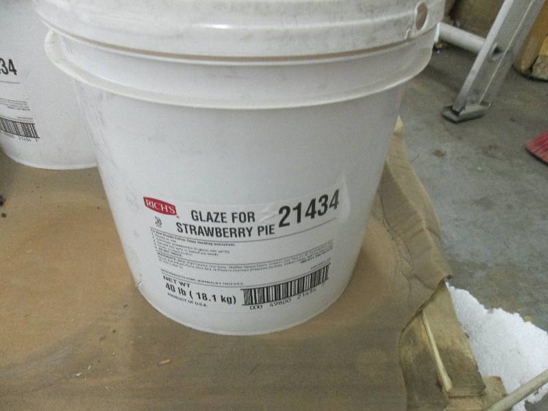 lot 78 image: 40 lb Bucket of Richs Glaze for St...