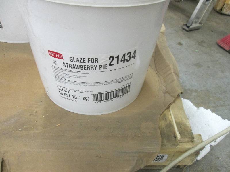 lot 79 image: 40 lb Bucket of Richs Glaze for St...