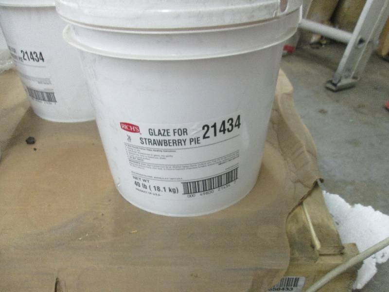 lot 80 image: 40 lb Bucket of Richs Glaze for St...
