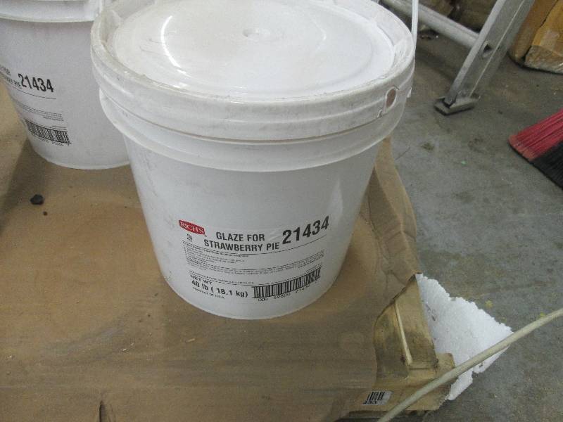 lot 81 image: 40 lb Bucket of Richs Glaze for St...