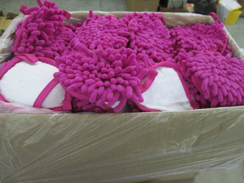 lot 88 image: Case of 200 Pink Frizzy Finger Dust...