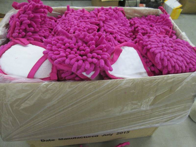 lot 91 image: Case of 200 Pink Frizzy Finger Dust...