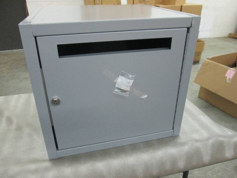 lot 114 image: Metal Locked Drop Box 20Wx20Dx18H i...