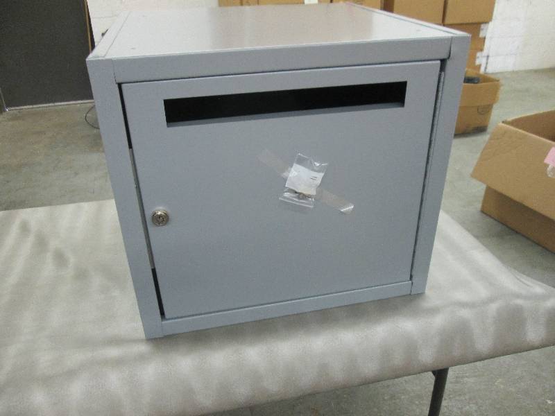 lot 115 image: Metal Locked Drop Box 20Wx20Dx18H i...