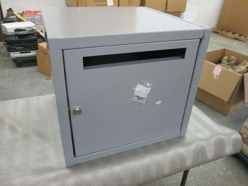 lot 118 image: Metal Locked Drop Box 20Wx20Dx18H i...