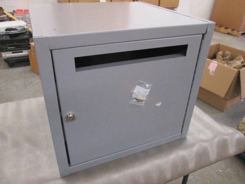 lot 121 image: Metal Locked Drop Box 20Wx20Dx18H i...