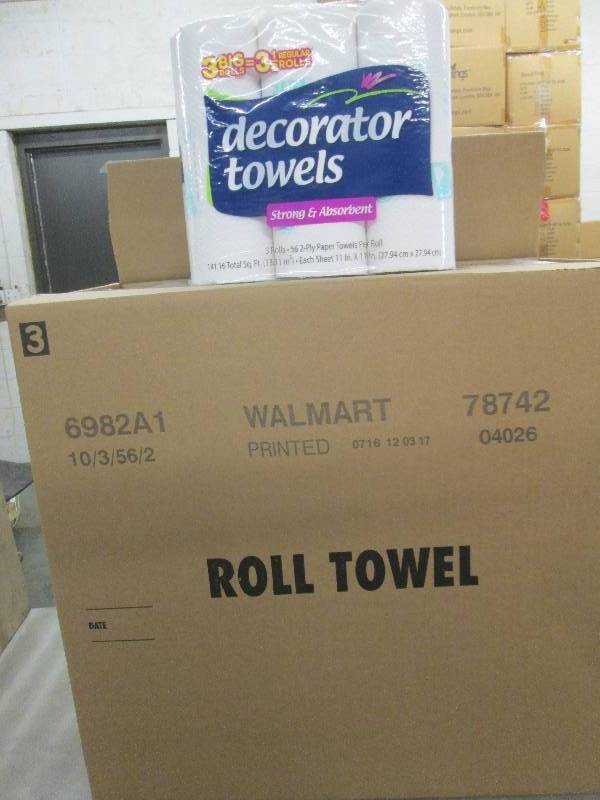 lot 131 image: 1 Case of Decorator Paper Towels 10...