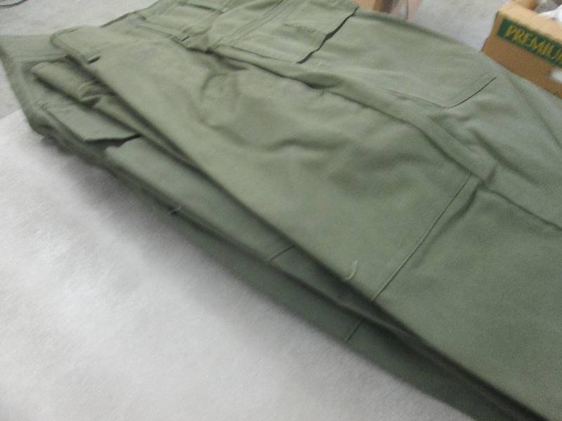 lot 181 image: Lot of 5 New Army Green 4 Pocket Ut...