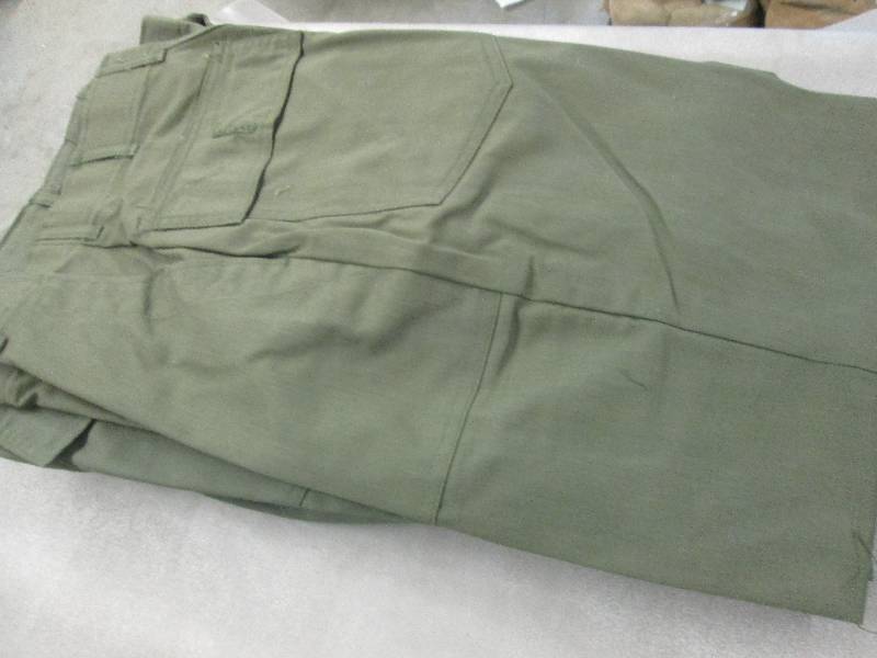 lot 185 image: Lot of 5 New Army Green 4 Pocket Ut...
