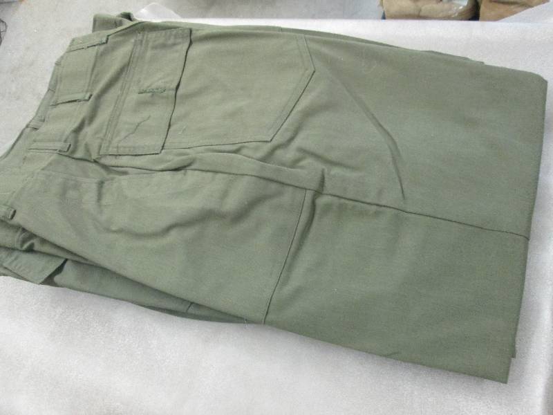 lot 189 image: Lot of 5 New Army Green 4 Pocket Ut...