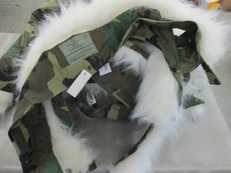 lot 215 image: Lot of 15 Large Camo Parka Ruffs...