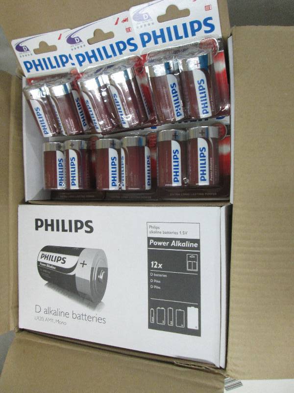 lot 220 image: Case of 4 Boxes of 122pks(96) Phil...