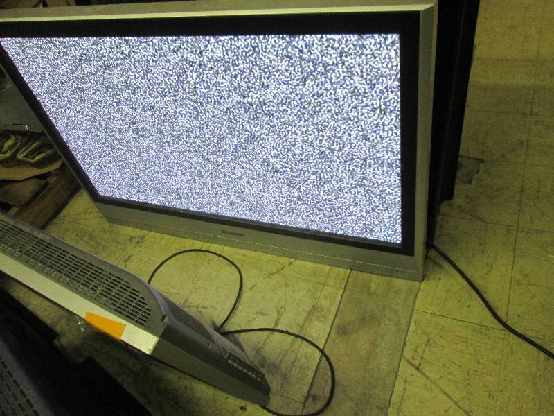 lot 303 image: Panasonic 42 inch PlasmaTV - tested...