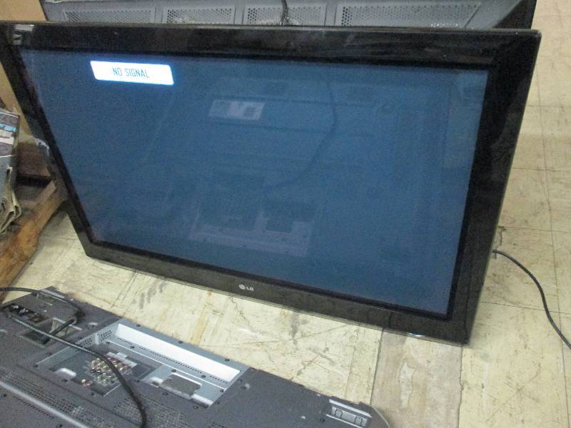 lot 304 image: LG 42 inch Plasma TV - tested...