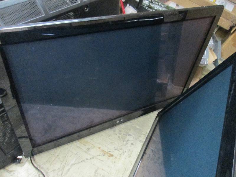 lot 305 image: LG 42 inch Plasma TV - tested...
