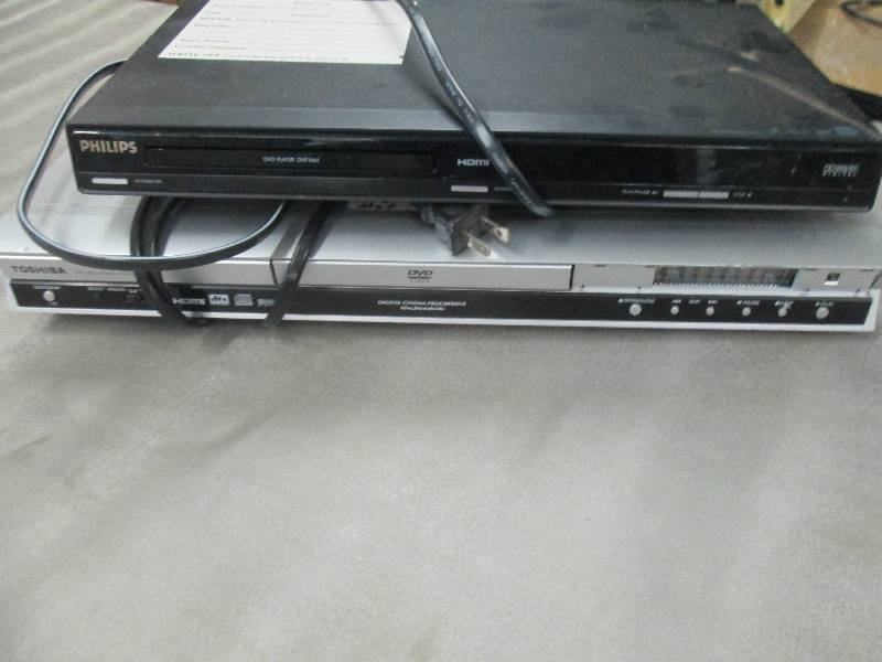 lot 307 image: Lot of 2 DVD Players - power on...