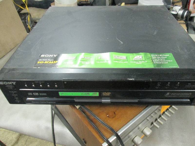 lot 310 image: Sony 5 disc CDDVD Player- powers o...