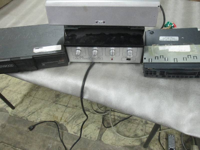 lot 314 image: Lot of 4 Assorted Electronic Units-...