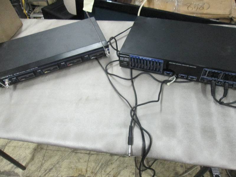 lot 319 image: VocoPro 4 Channel Wireless System, ...