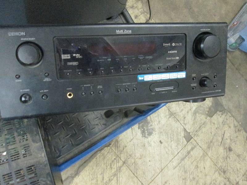 lot 323 image: Denon AV Surround Receiver AVR 688 ...
