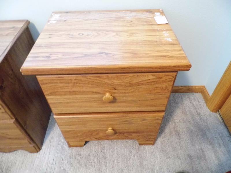 lot 1 image: Nightstand