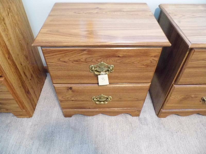 lot 3 image: Nightstand