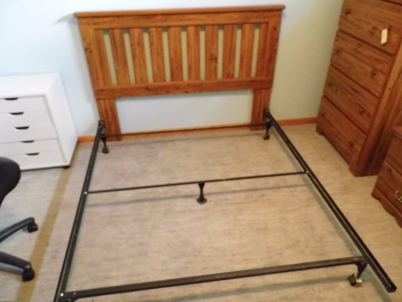 lot 5 image: Bed Frame and Headboard