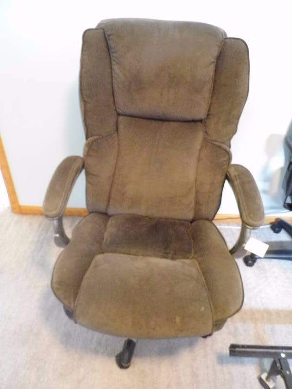 lot 8 image: Desk Chair