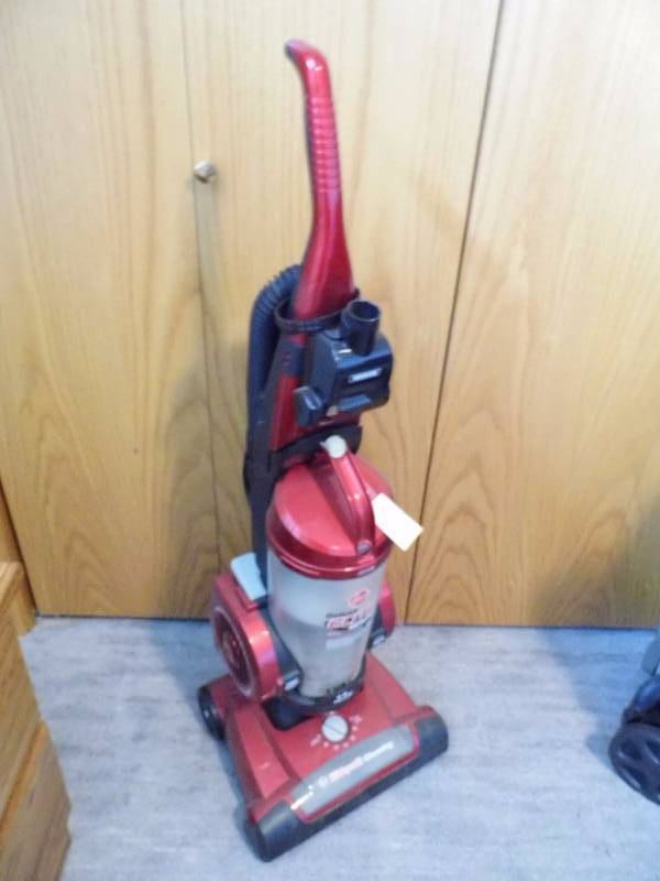 lot 10 image: Hoover Vaccuum