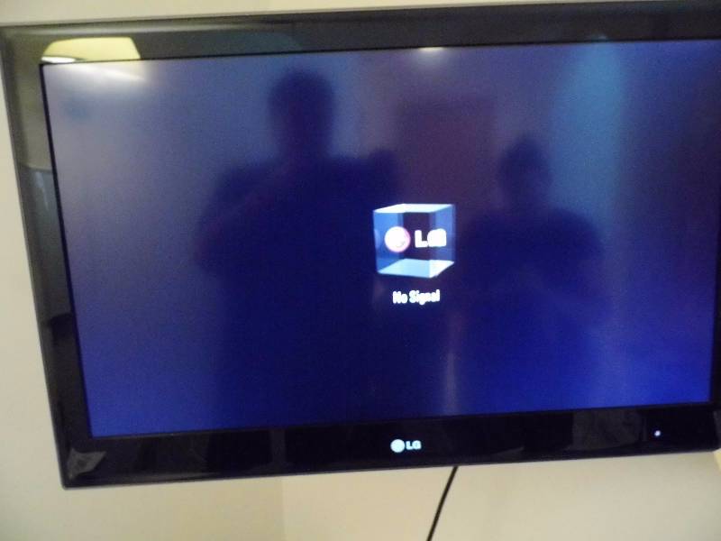 lot 19 image: LG 32 TV