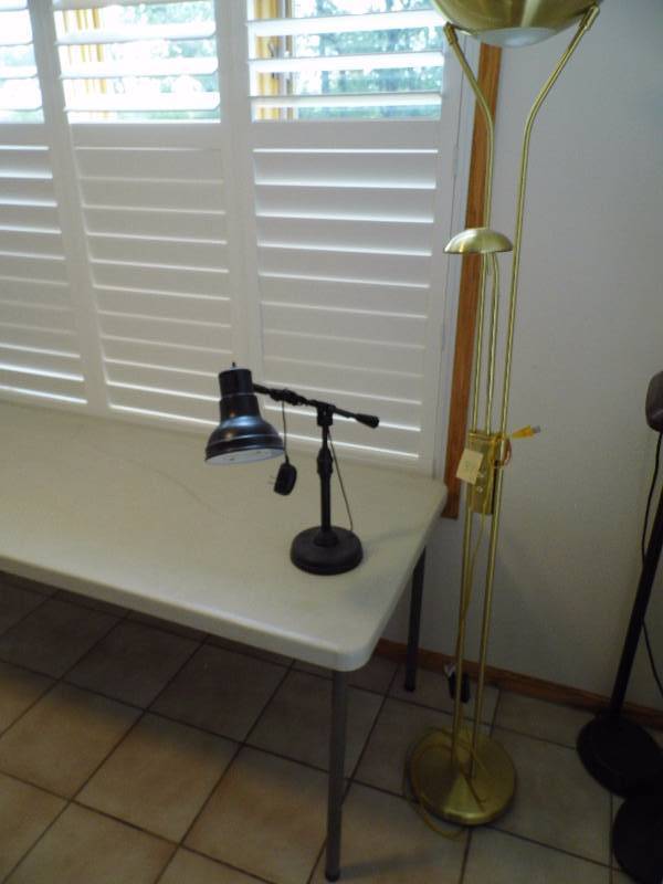 lot 34 image: Floor Lamp & Desk Lamp