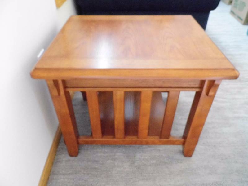 lot 36 image: End Table