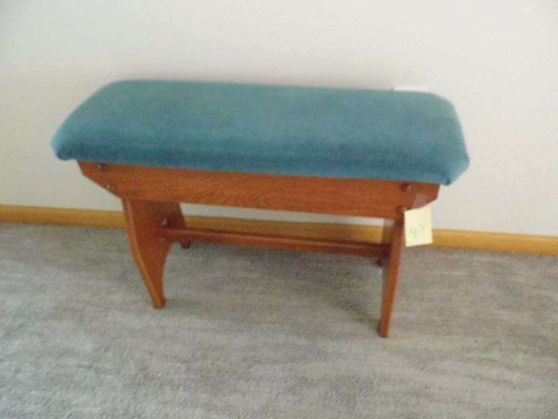 lot 42 image: Stool