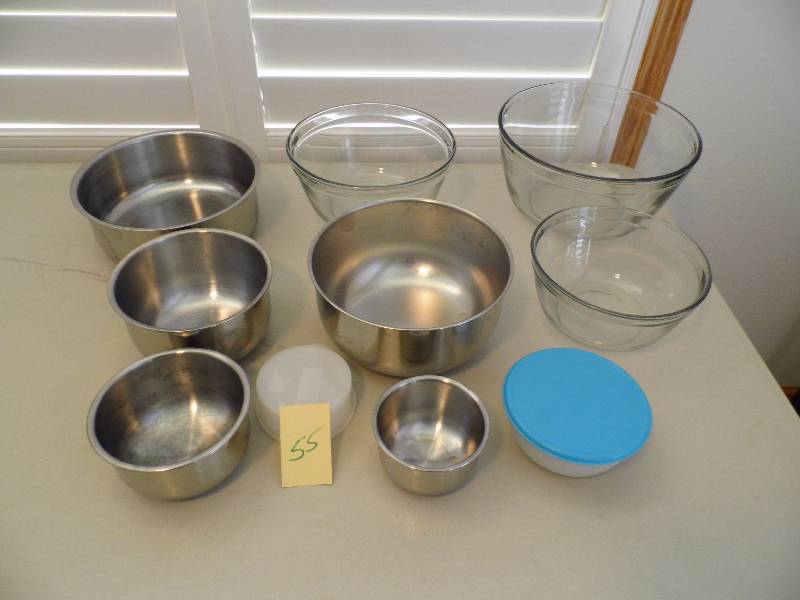 lot 55 image: Bowls