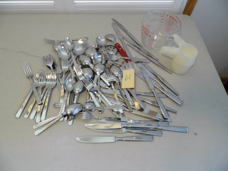 lot 61 image: Flatware - Steak Knives - Measuring Cups