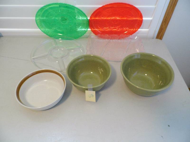lot 63 image: Trays - Bowls
