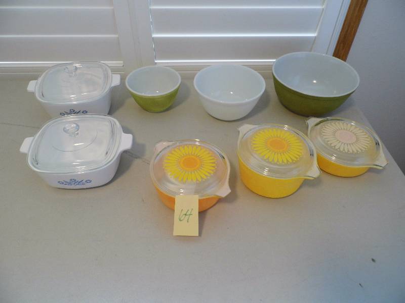 lot 64 image: Bowls - Corningware - Pyrex