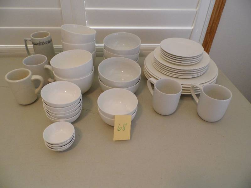 lot 68 image: White Element Dishes