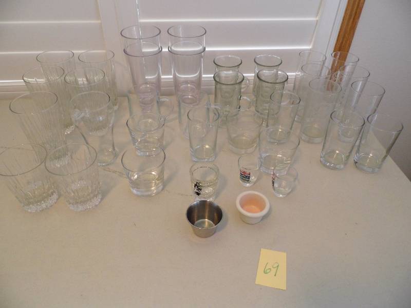 lot 69 image: Glassware